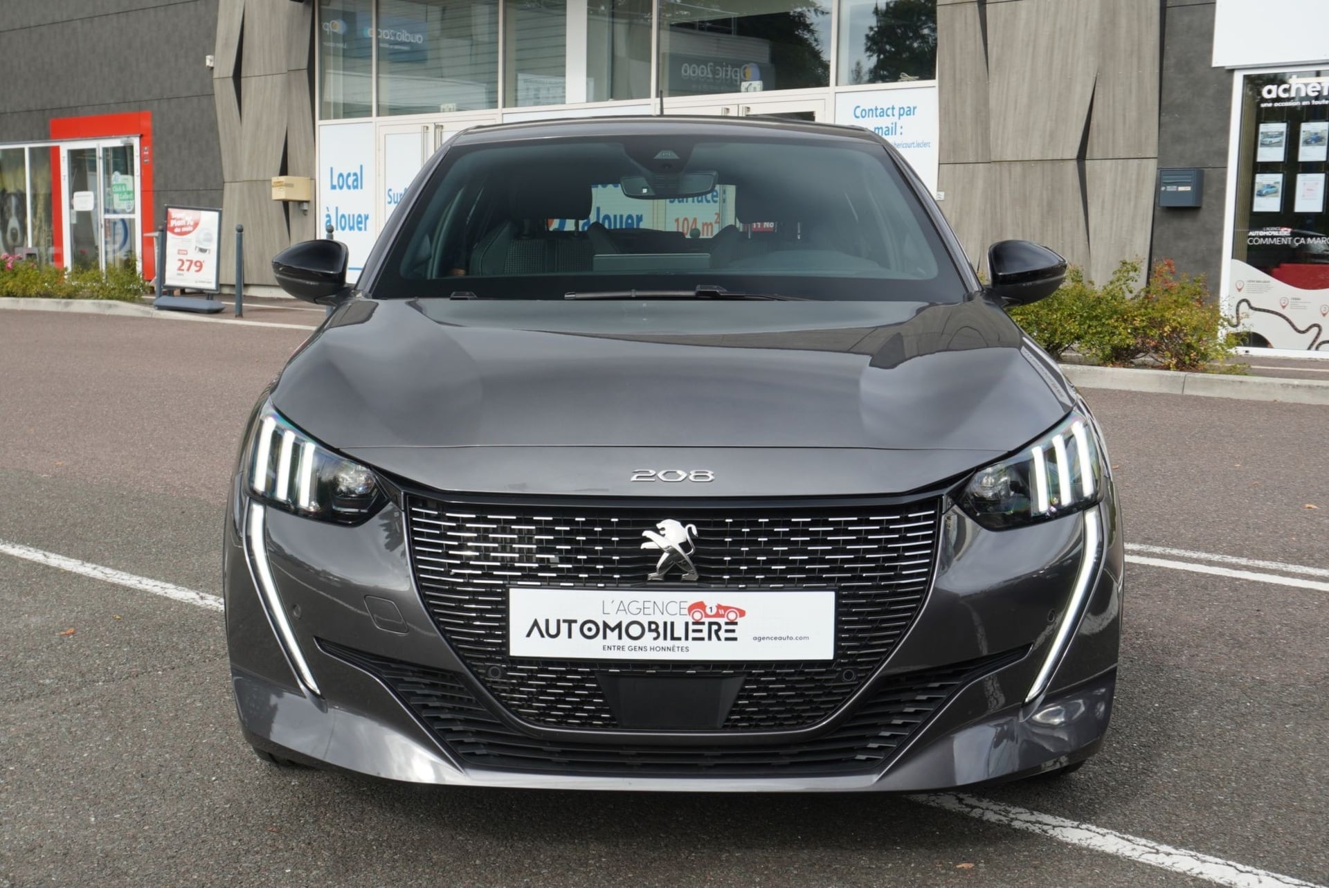 Peugeot 208 GT 1.2 100 ch EAT8 1ere main — 2