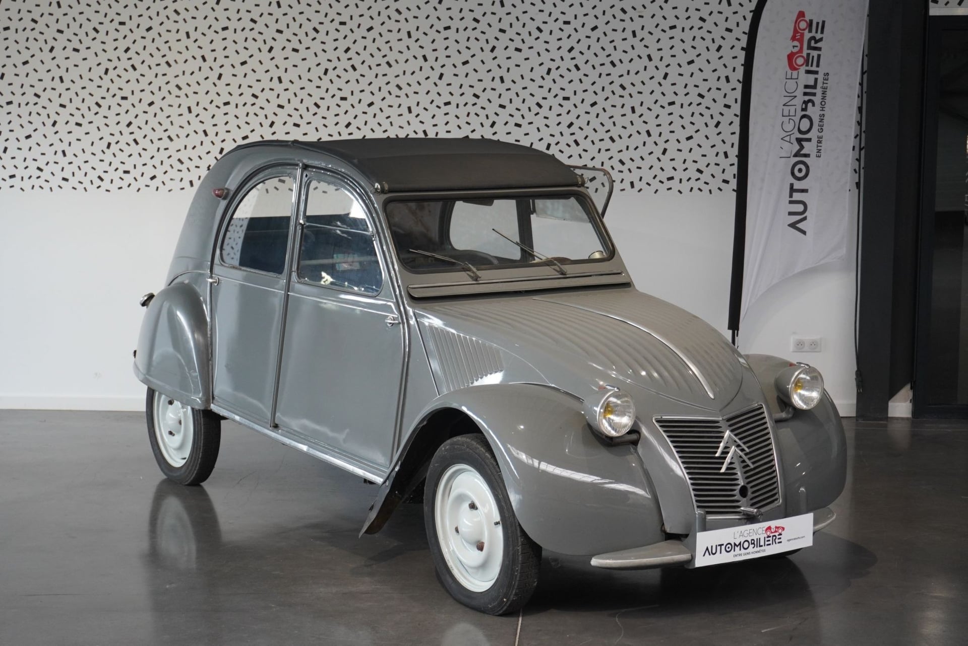Citroen 2CV 1958 type AZ Porte Suicide — 2