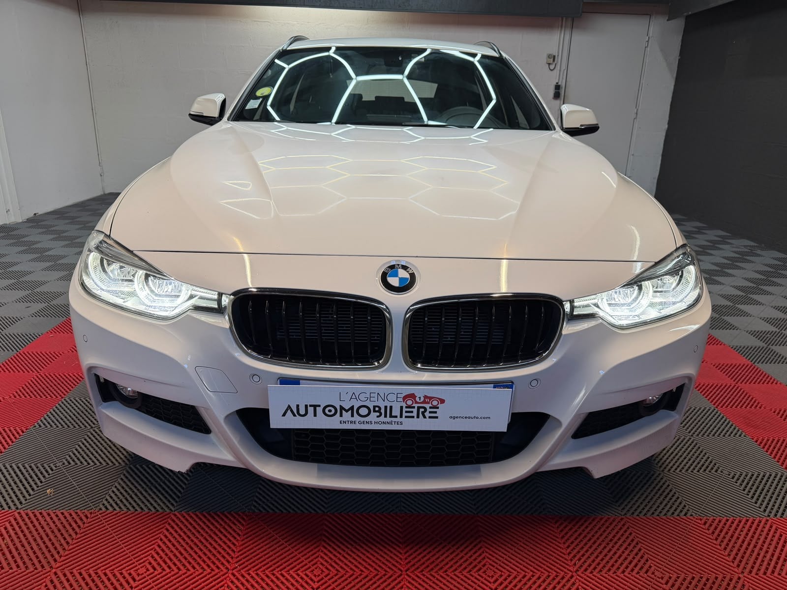 BMW Série 3 TOURING F31 318dA 150 LCI M Sport - Garantie 12 mois — 2