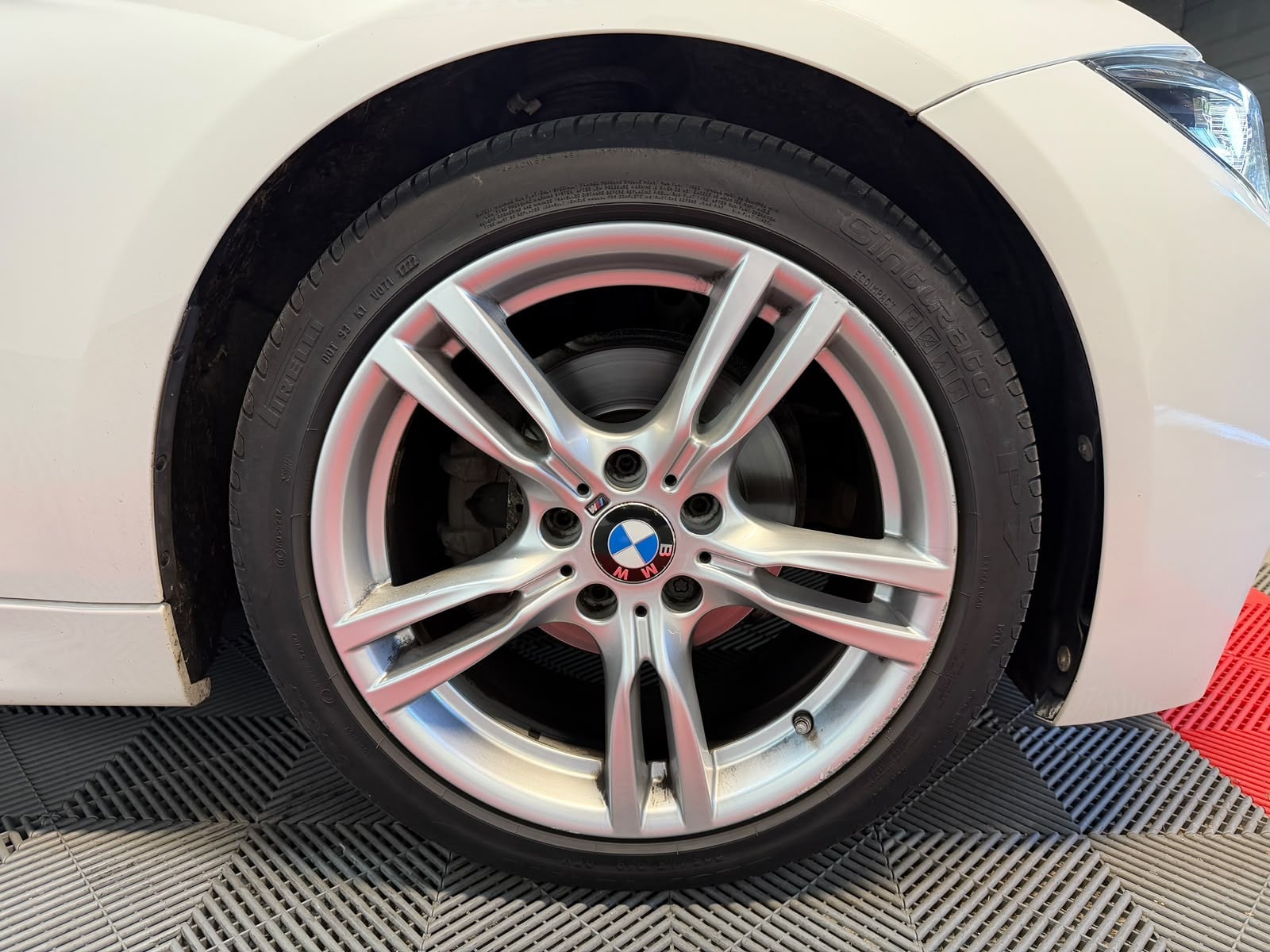 BMW Série 3 TOURING F31 318dA 150 LCI M Sport - Garantie 12 mois — 40