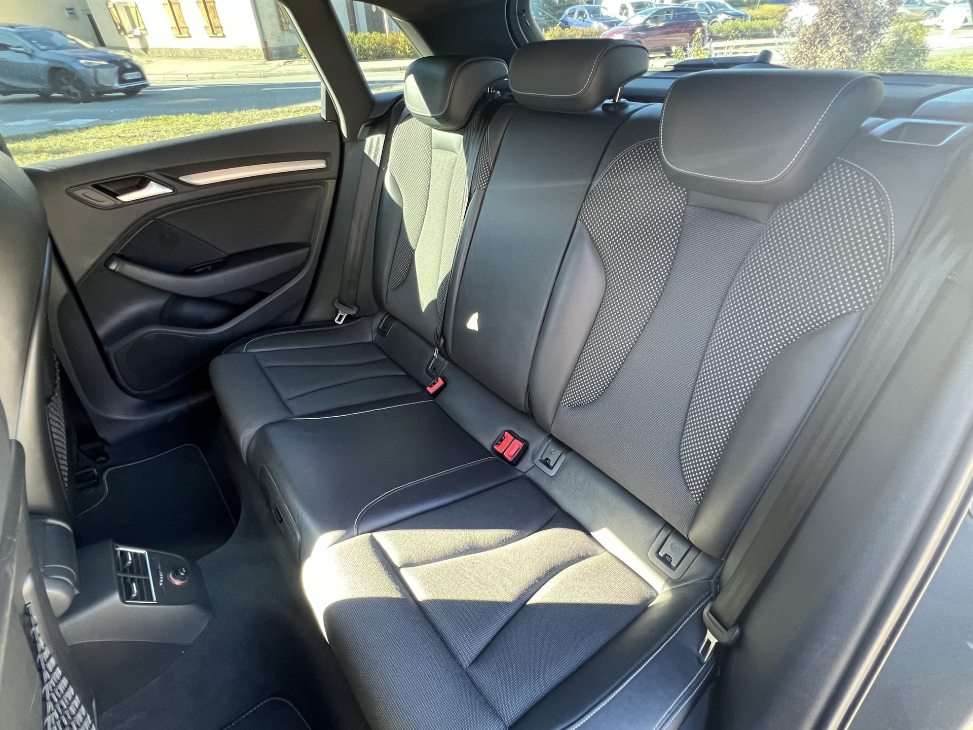 Audi A3 Sportback 2.0 tdi 150ch S-Line BVM — 40