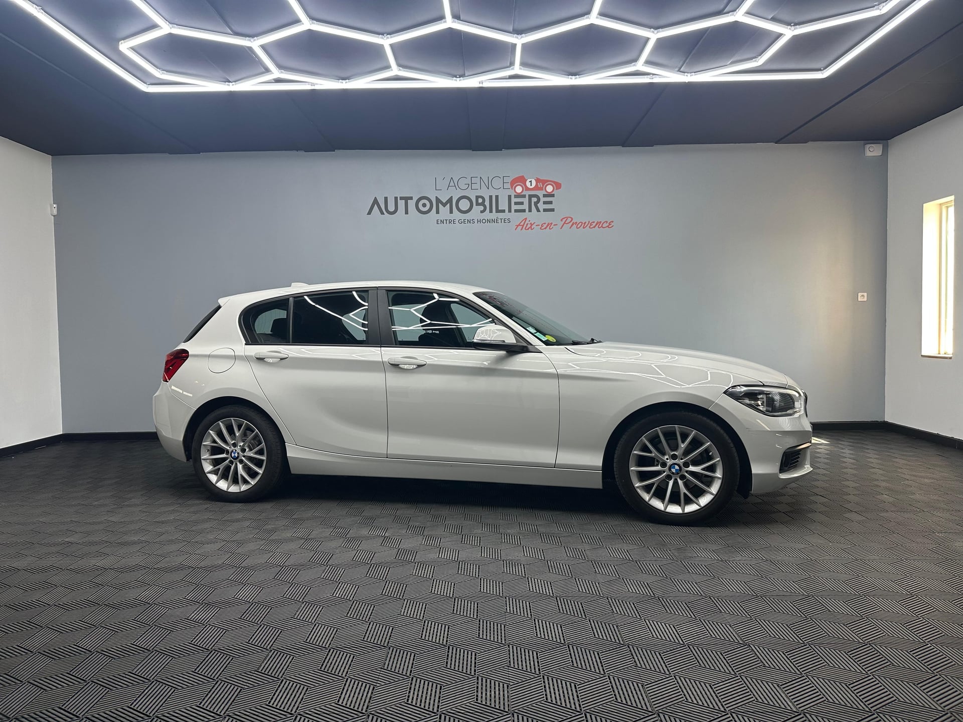 BMW Série 1 (F20) LCI 118d LOUNGE 2.0 d 150Ch - SUIVI COMPLET BMW - Garantie 6 mois — 2
