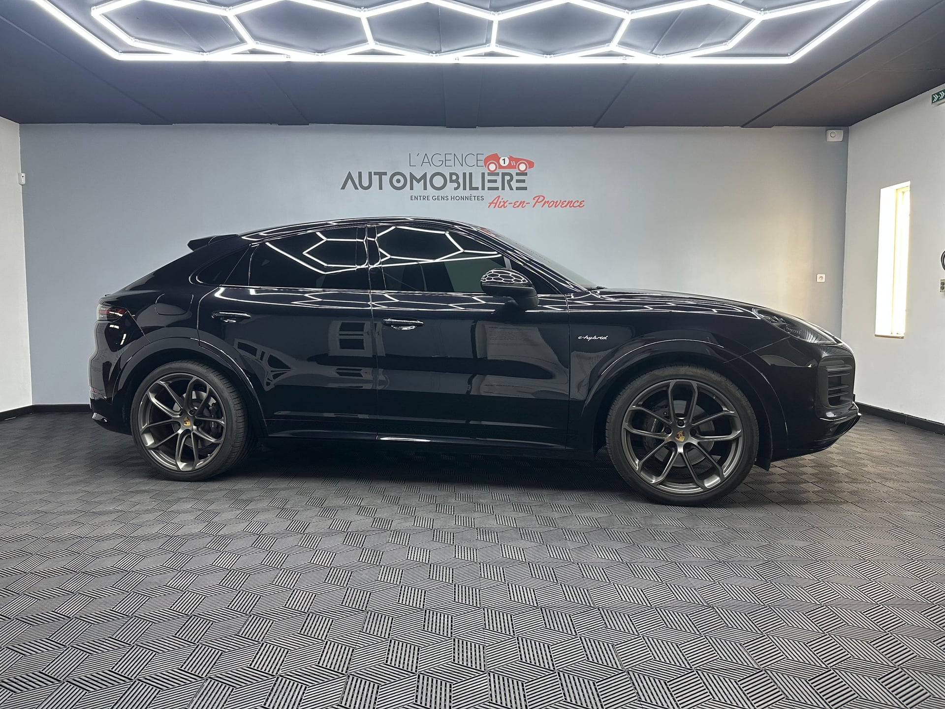 Porsche Cayenne S COUPÉ 3.0 E-HYBRID AWD 462 Ch - PACK CHRONO - SUIVI PORSCHE — 2