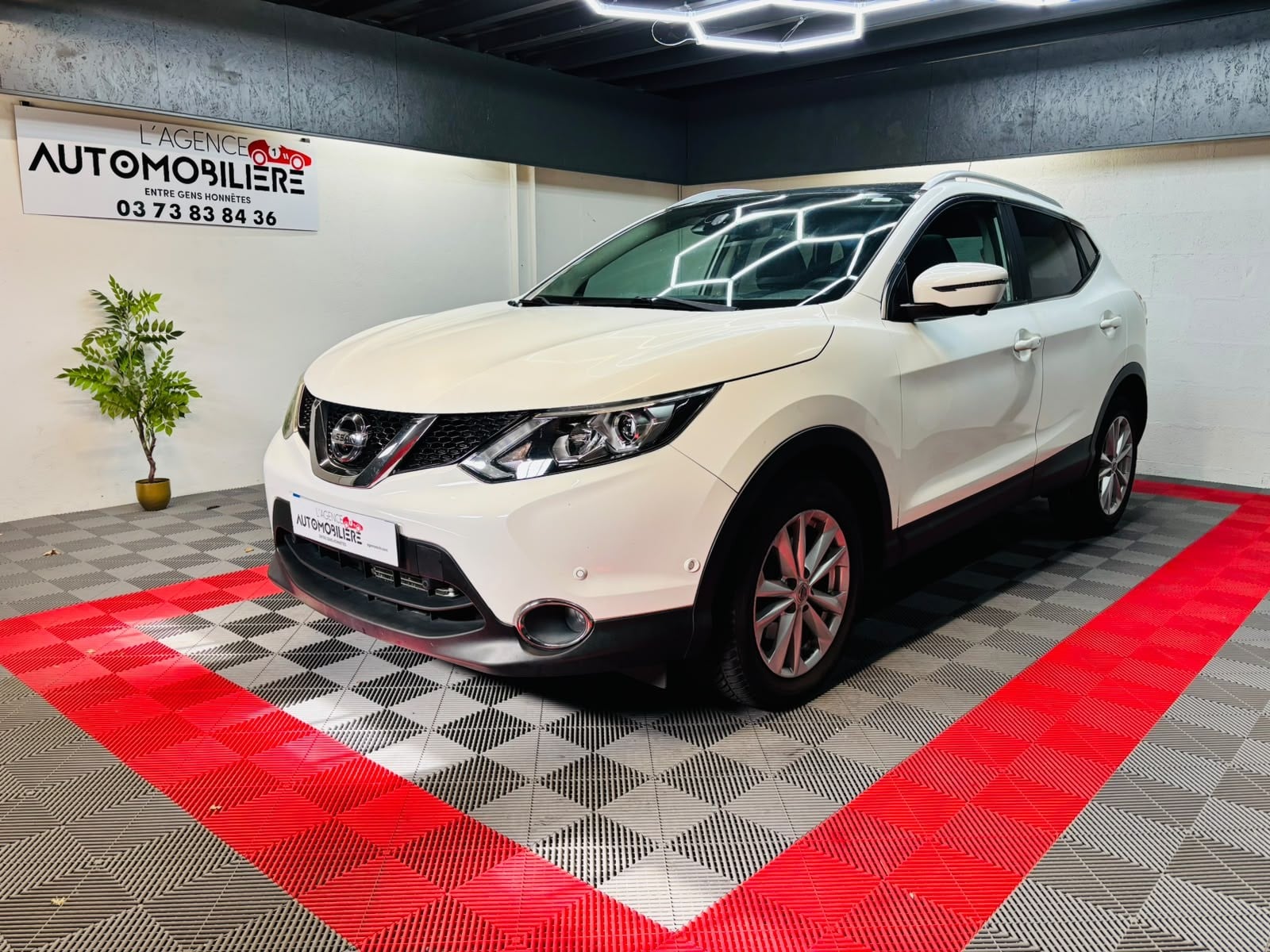 Nissan Qashqai 1.6 DCI 130CH TEKNA XTRONIC- ATTELAGE - GARANTIE 12 MOIS