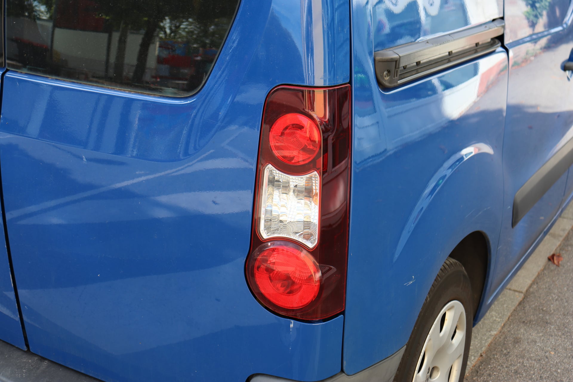 Peugeot Partner Utilitaire 1.6 BlueHDi 75 BVM (Distribution à jour, CarPlay, Toit escamotable) — 32