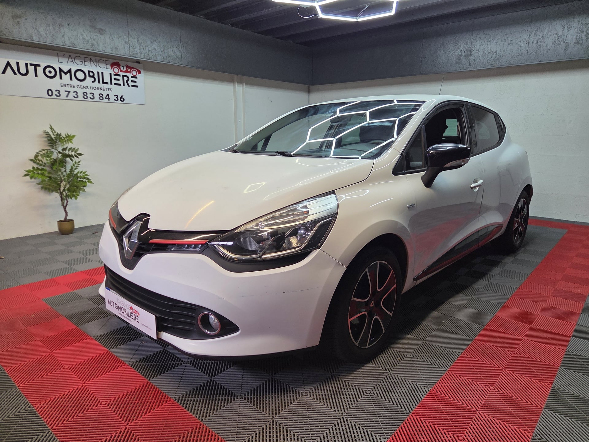 Renault Clio IV 5 Portes 1.2 16V 75 cv