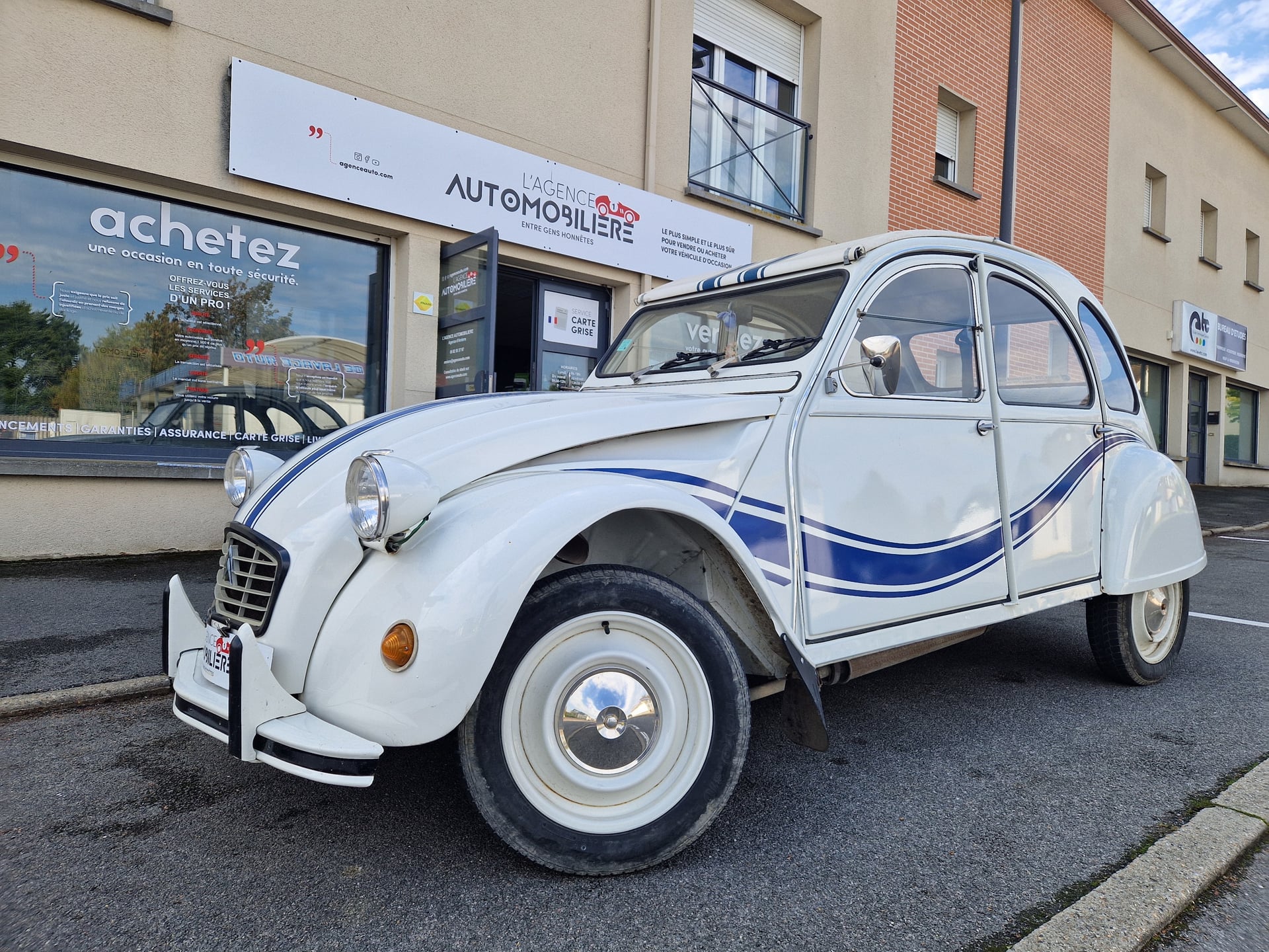 Citroen 2CV 2 CV 6 réplique France 3