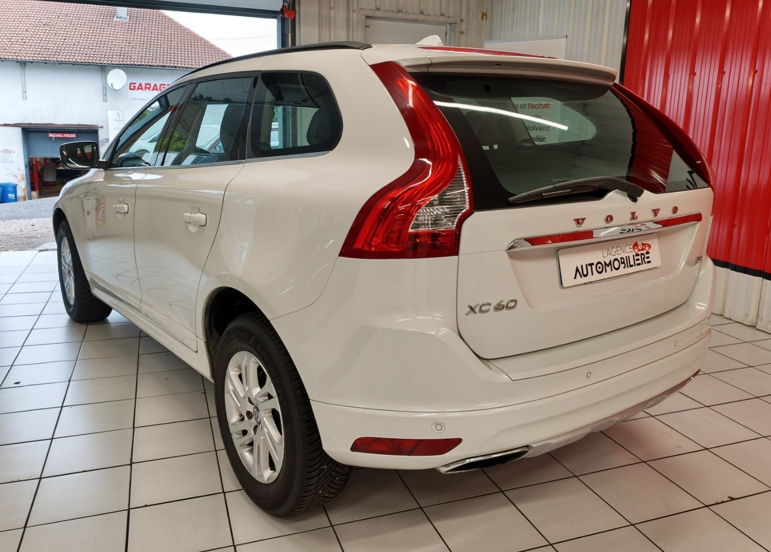 Volvo XC60 VOLVO XC60 MOMENTUM 181CV DIESEL CUIR ELECTRIQUE A MEMOIRE — 2