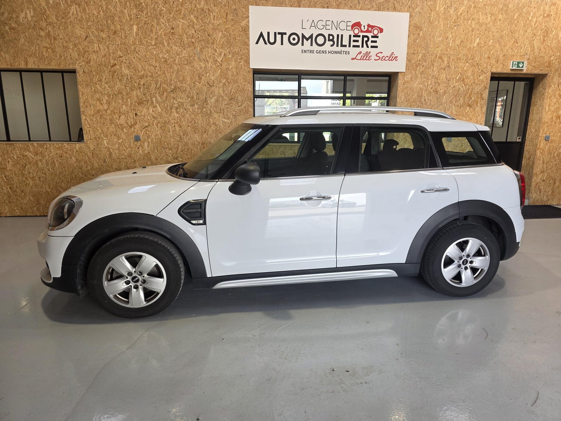 Mini Countryman ONE 1.5 102 CH — 2
