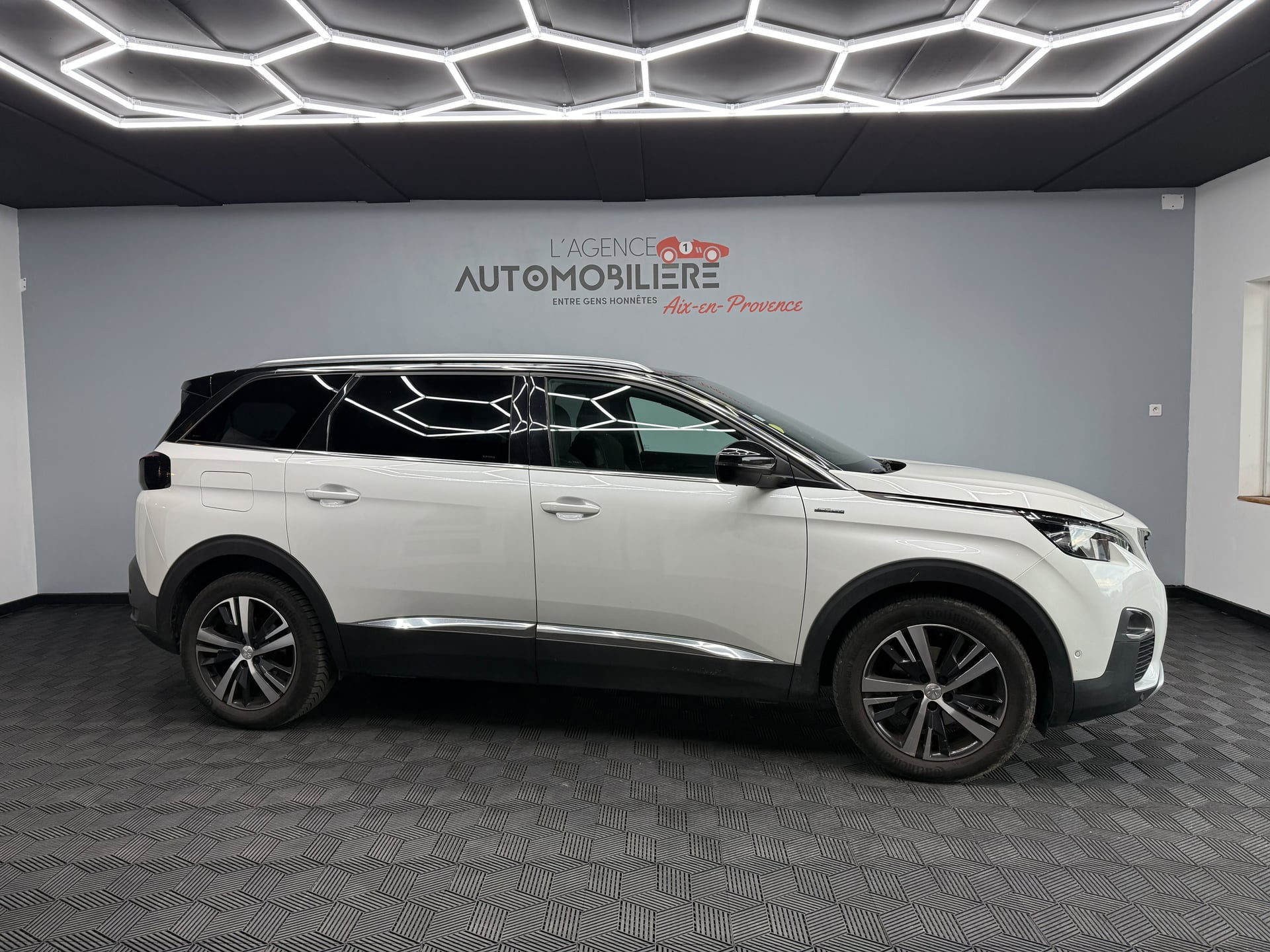 Peugeot 5008 II 1.5 BlueHDi 131 Ch - 1ère MAIN - 7 PLACES — 2