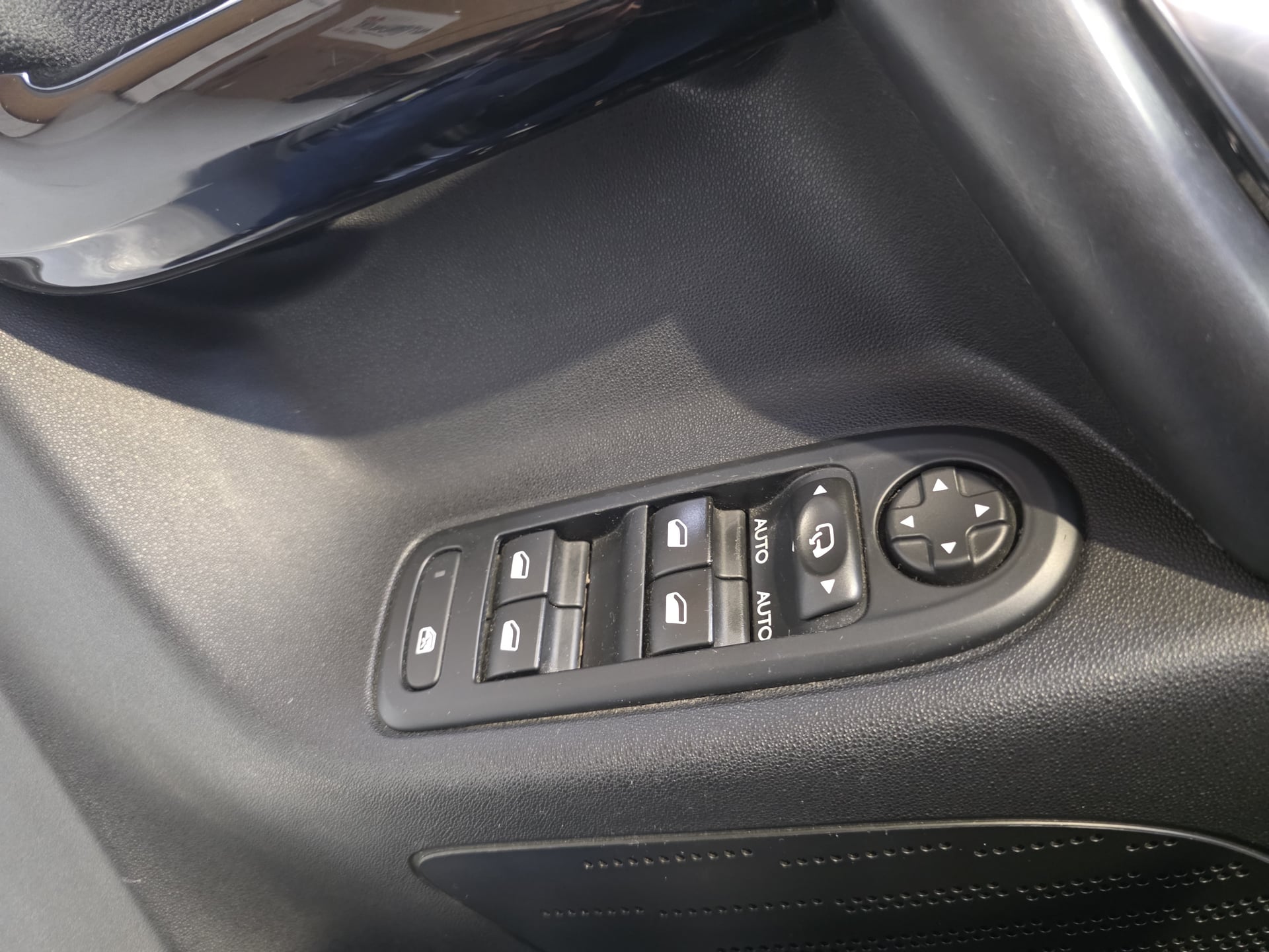 Citroen C3 1.2 VTI PURETECH 82 CH EXCLUSIVE VISO DRIVE — 27