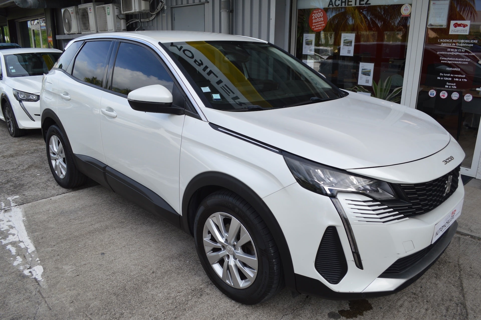 Peugeot 3008 1.5 BLUEHDI 130 S&S ACTIVE PACK EAT8 — 2