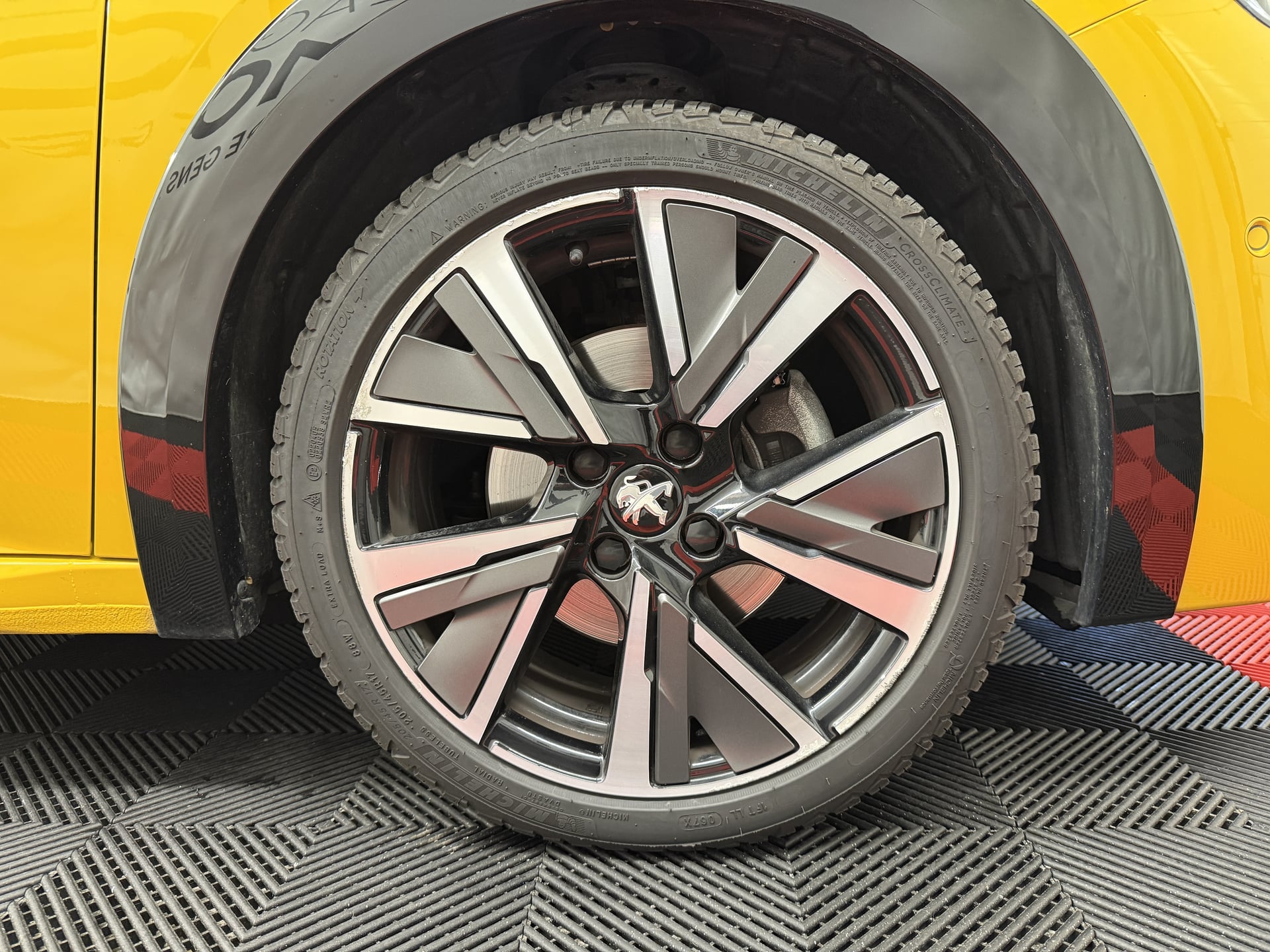 Peugeot 208 1.2 PURETECH 100 S&S EAT8 GT (Entretien complet Peugeot) — 29