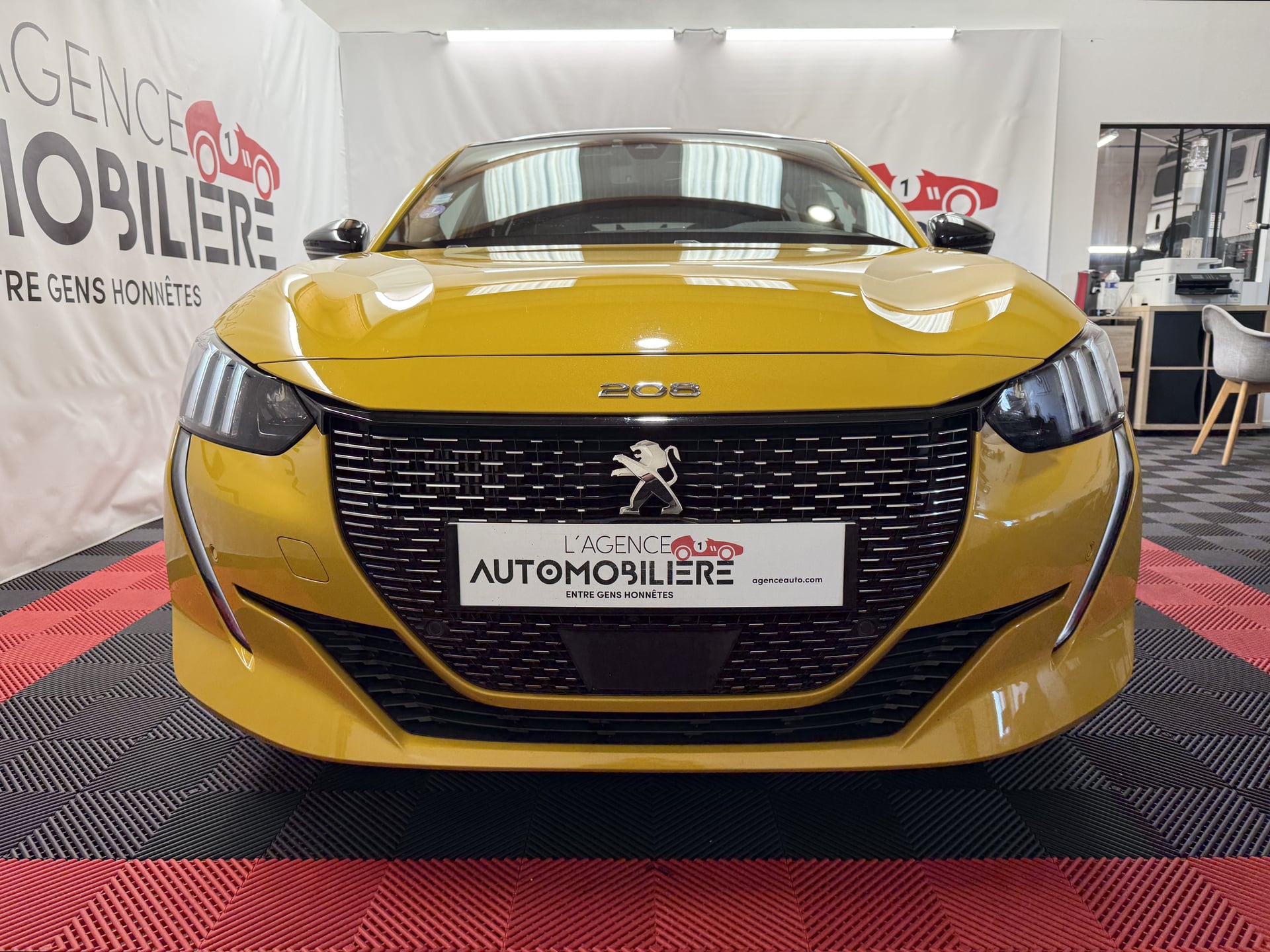 Peugeot 208 1.2 PURETECH 100 S&S EAT8 GT (Entretien complet Peugeot) — 2