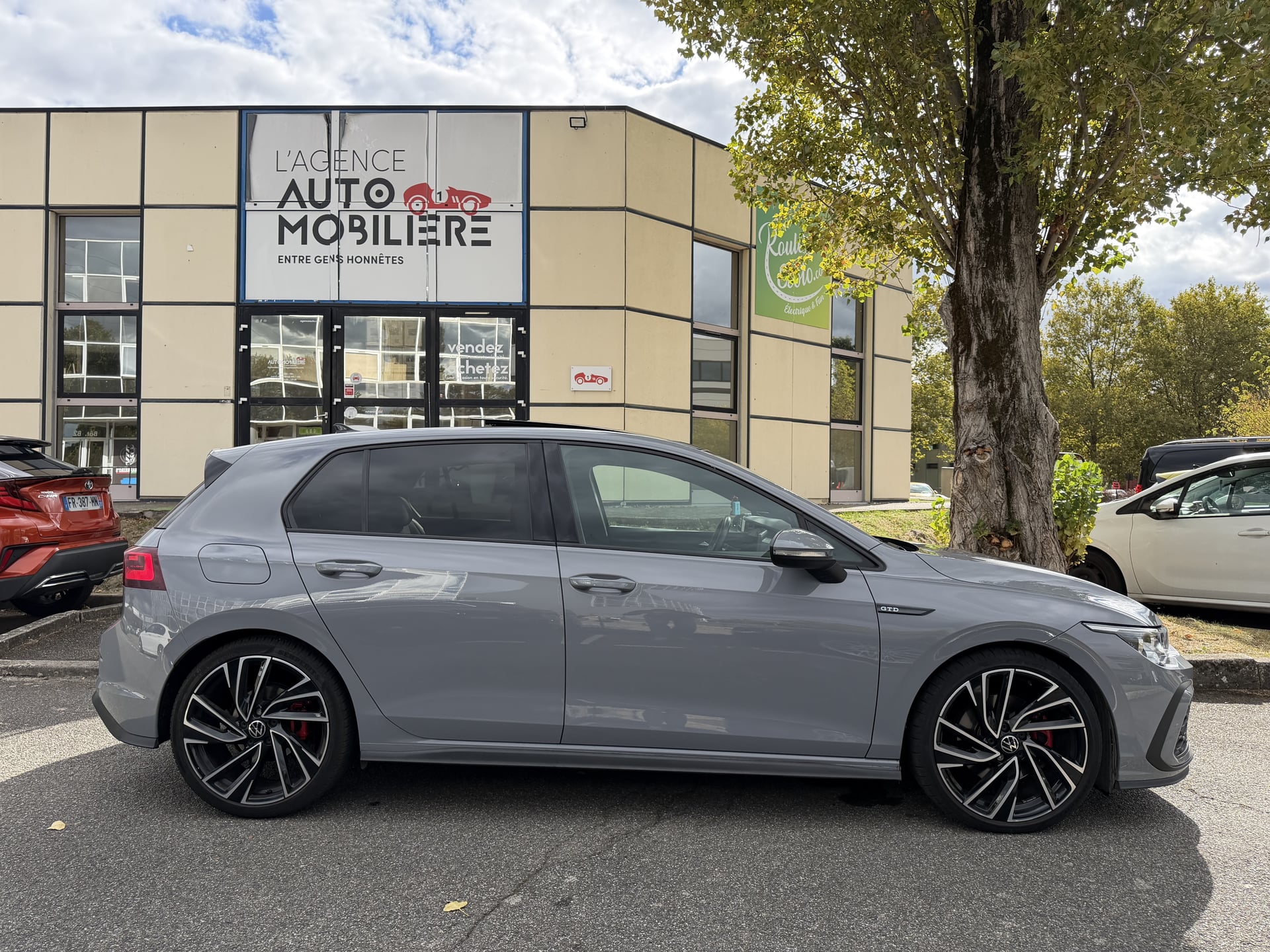 Volkswagen Golf 2.0 TDI 200ch GTD Gris Nardo - Toit ouvrant - IQ LIGHT -Sièges massants — 2