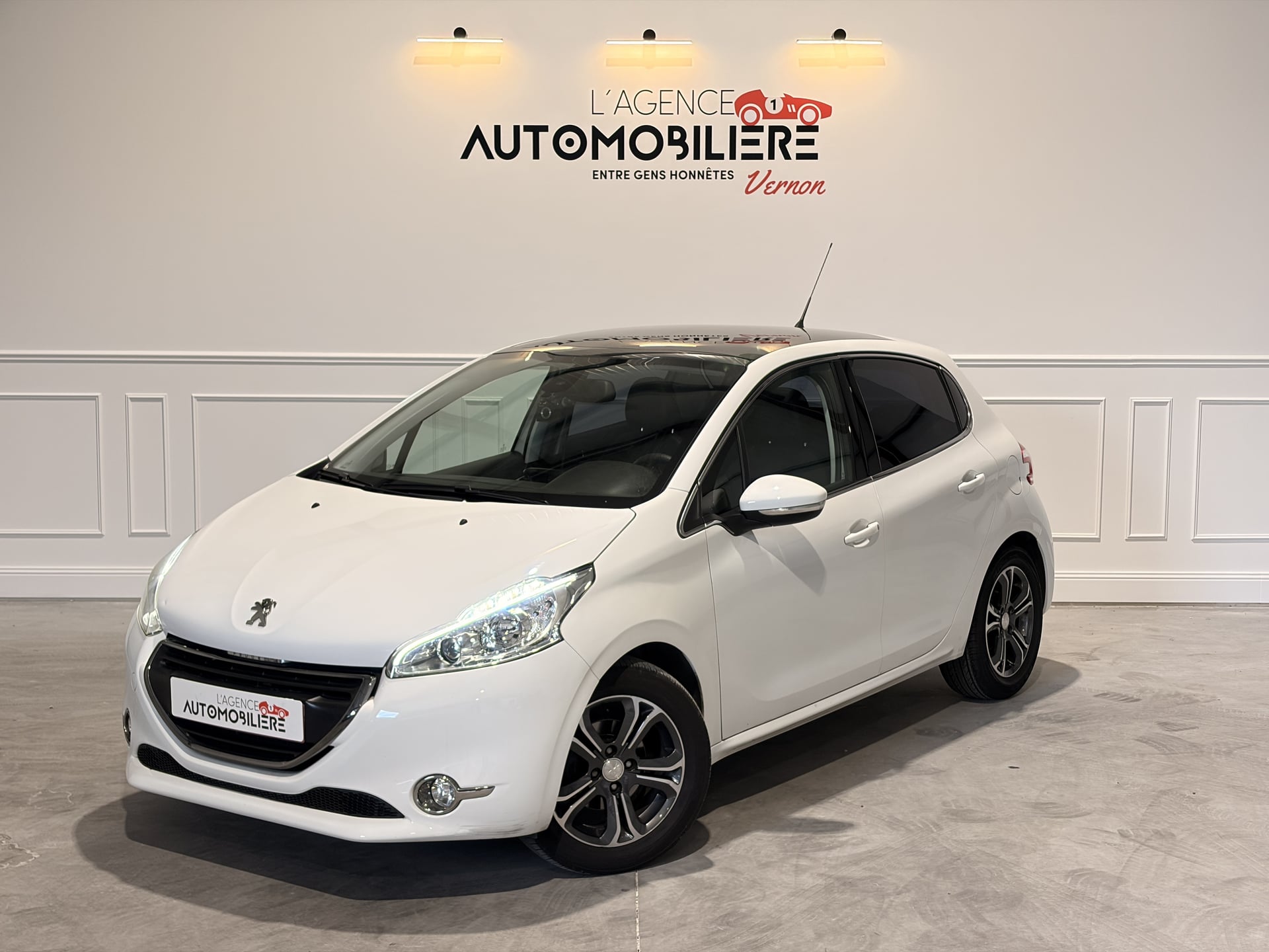 Peugeot 208 1.6 E-HDI BVA 5P + TOIT PANORAMIQUE / CAMERA DE RECUL