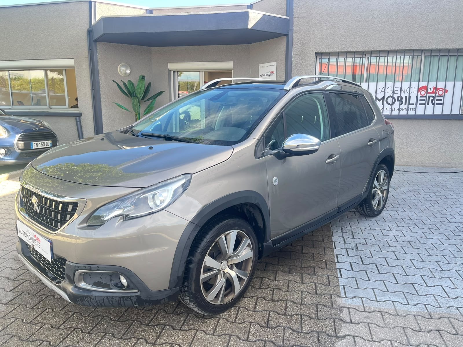 Peugeot 2008 1.6 BlueHDi S&S 120 cv Crossway toit pano