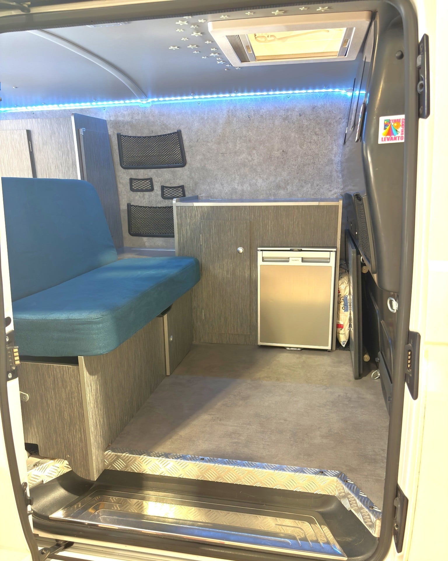 Volkswagen Transporter VOLKSWAGEN VAN AMENAGE TRANSPORTER T6.1 L1H1 BUSINESS LINE 2.0 TDI 150 CH DSG7 — 2