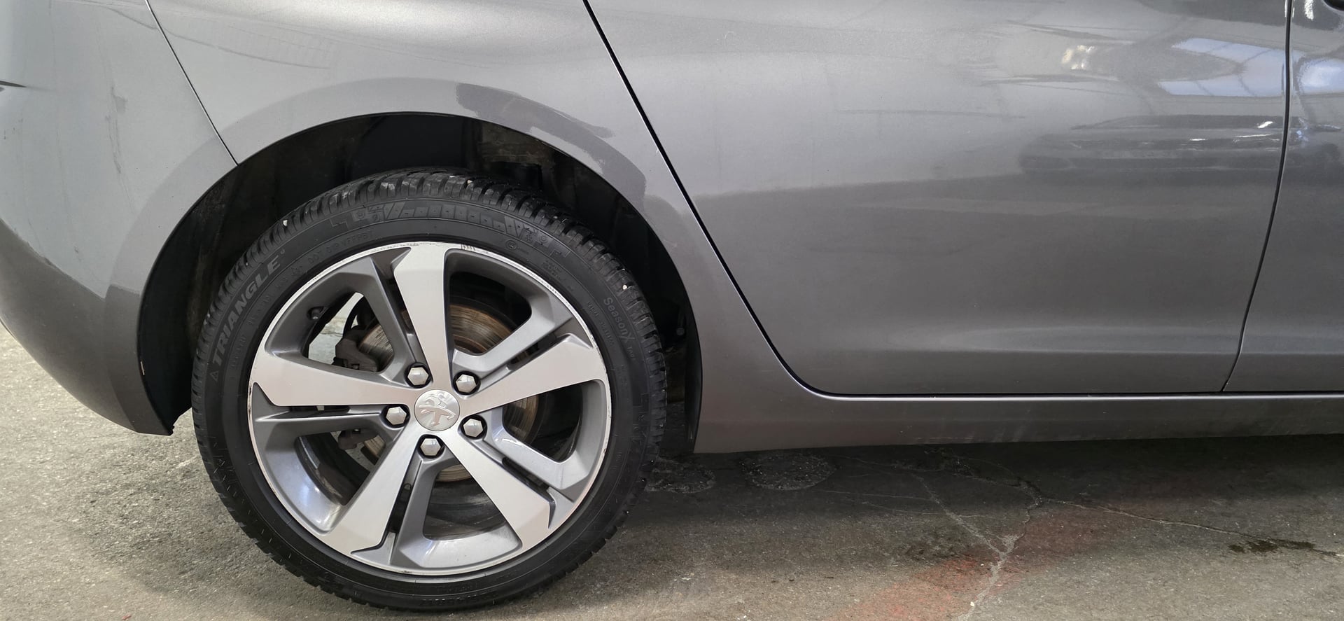 Peugeot 308 Allure 130ch EAT6 — 32
