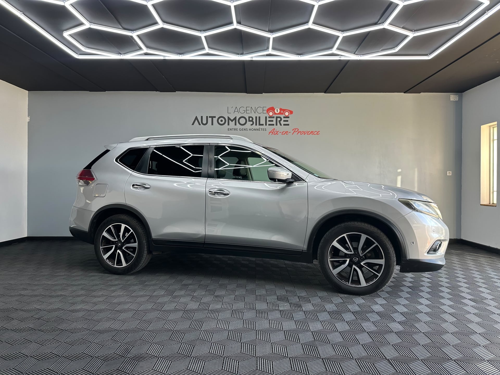 Nissan XTRAIL 1.6 dCi Xtronic 2WD 130Ch - 7 PLACES — 2
