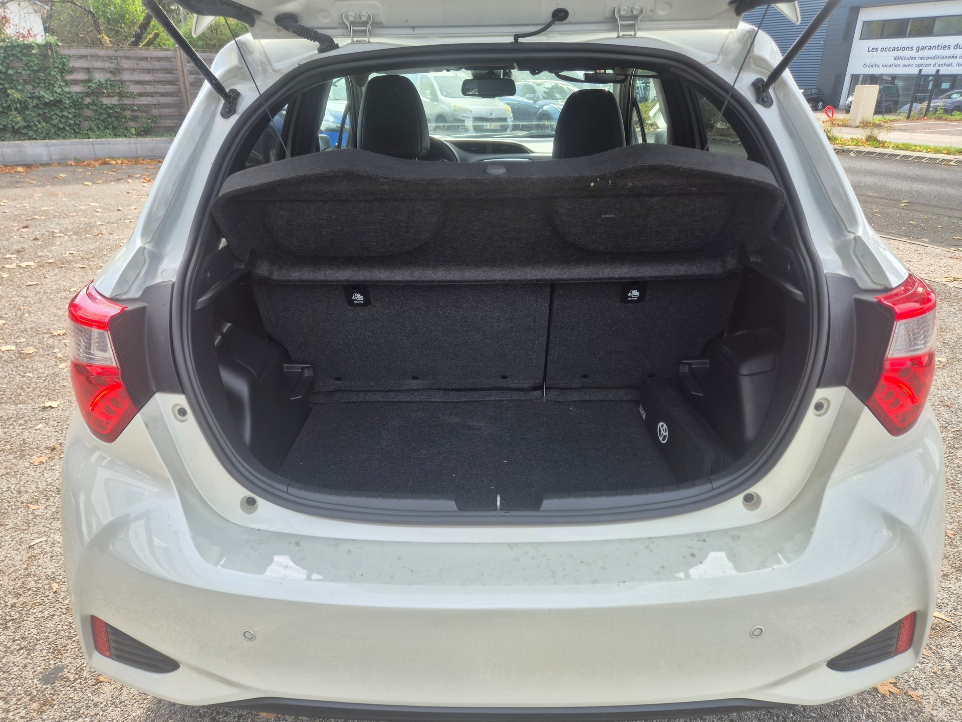 Toyota Yaris III (3) HYBRID 100H CHIC — 18