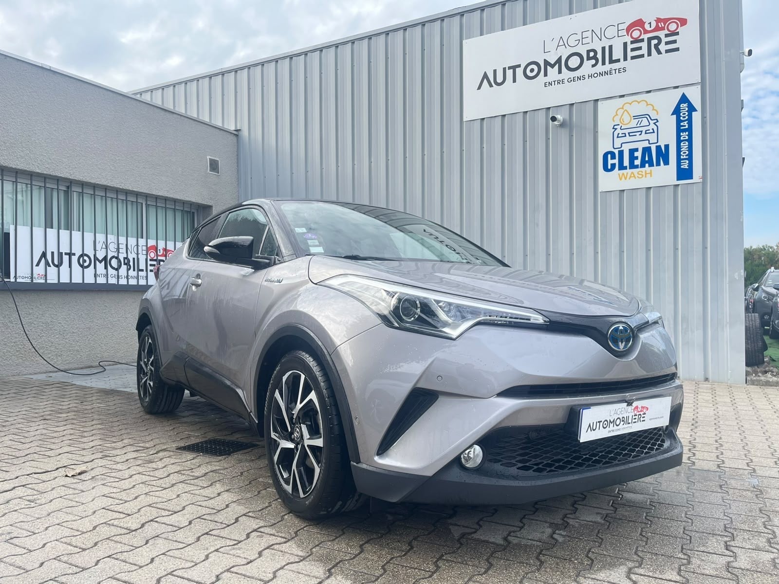 Toyota C-HR I 1.8 VVT-i 16V 122 HSD Hybrid 2WD CVT 100 CV — 2