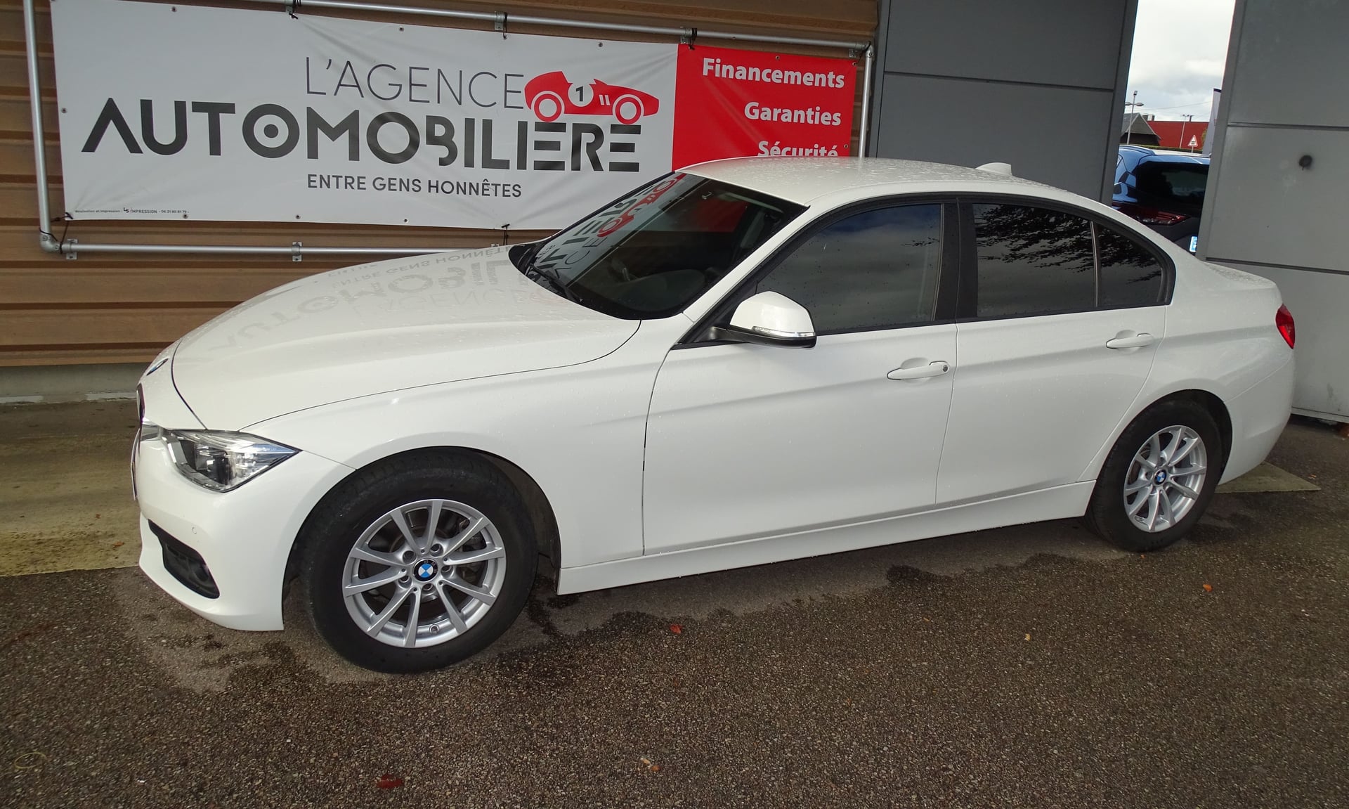 BMW Série 3 2.0 320 I 185 LOUNGE — 40