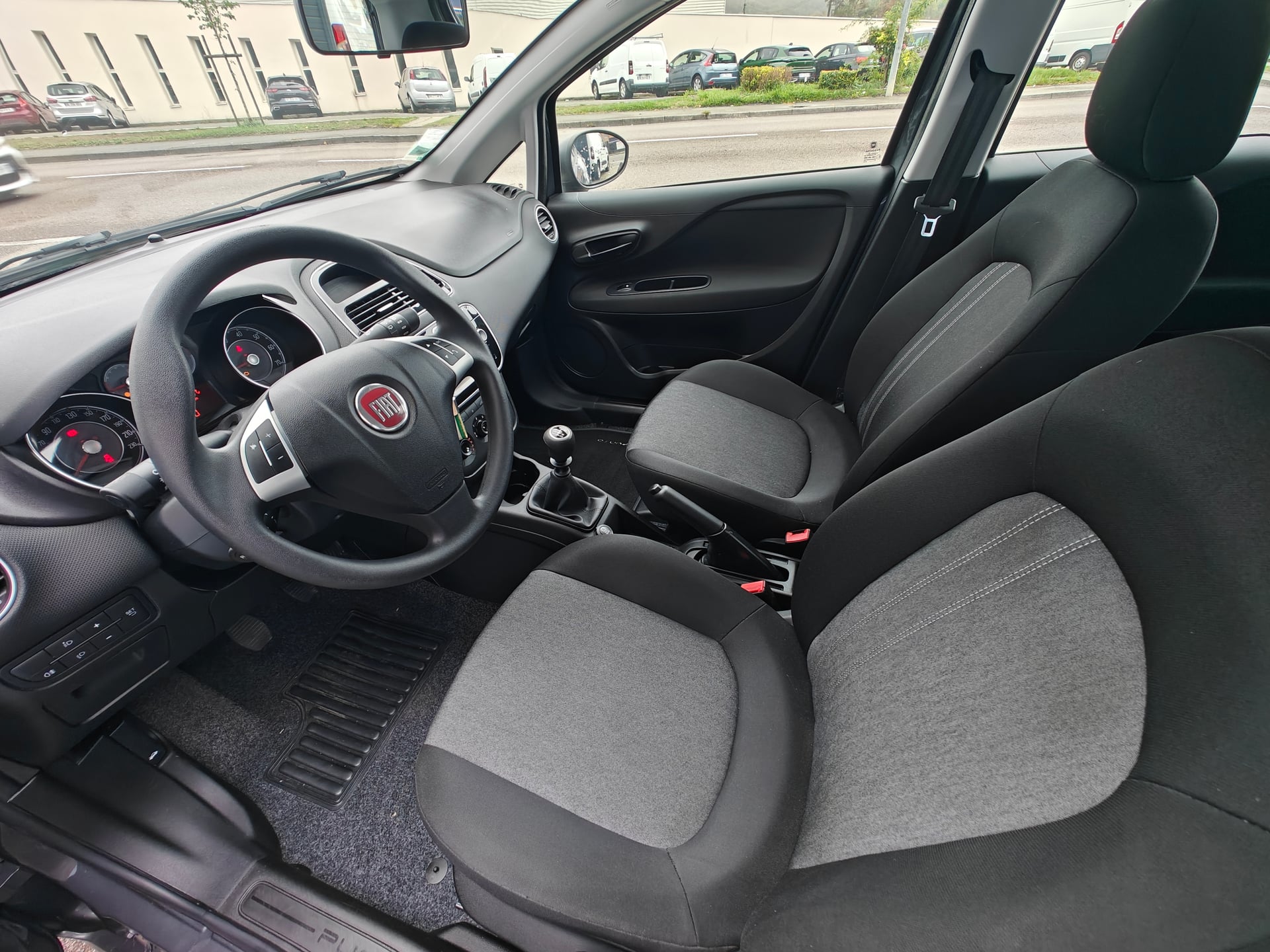 Fiat Punto 1.2 8v 69ch 5p — 42