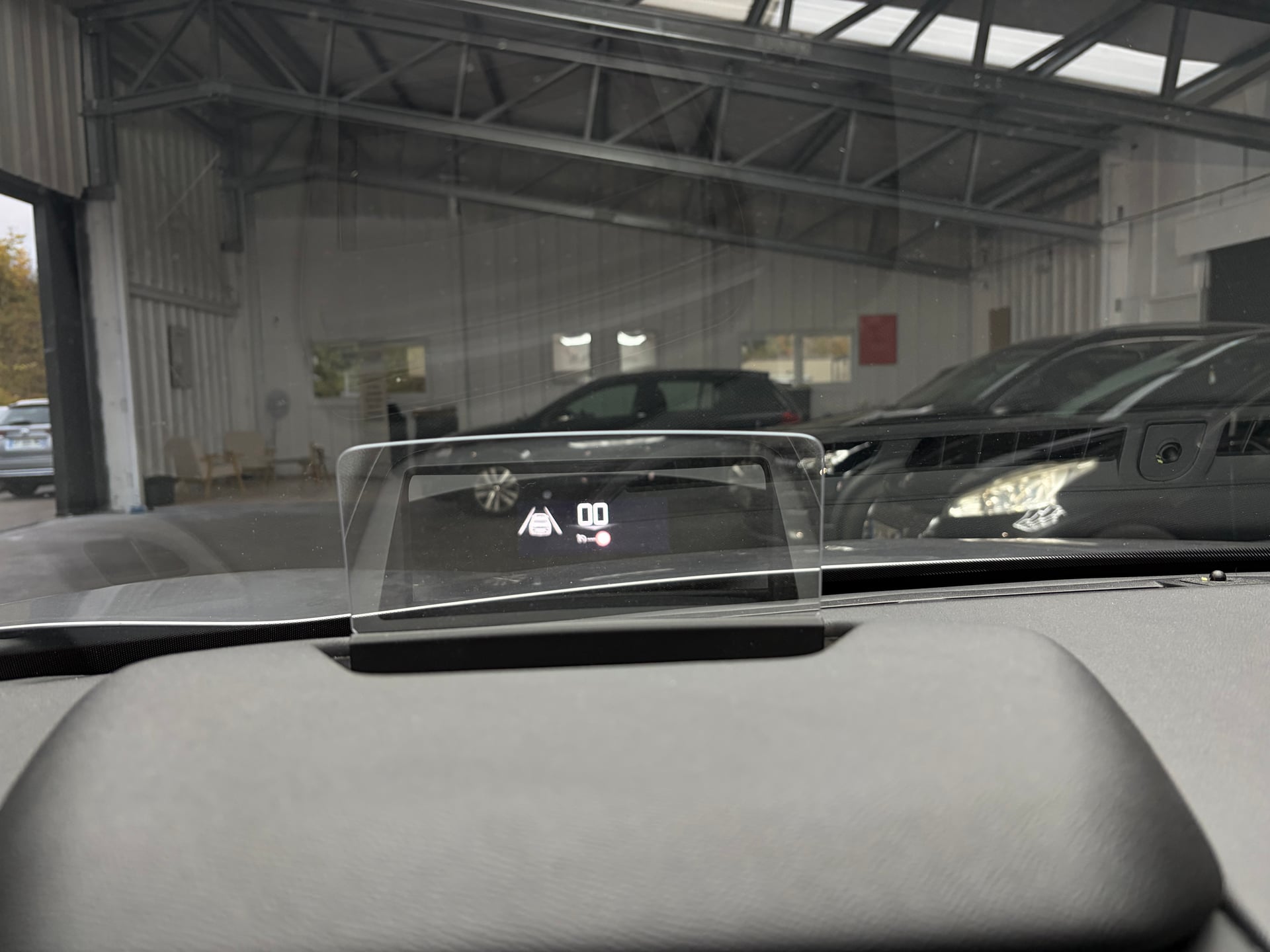DS DS3 CROSSBACK 1.5 BlueHDI 131 ch PerformanceLine + — 34