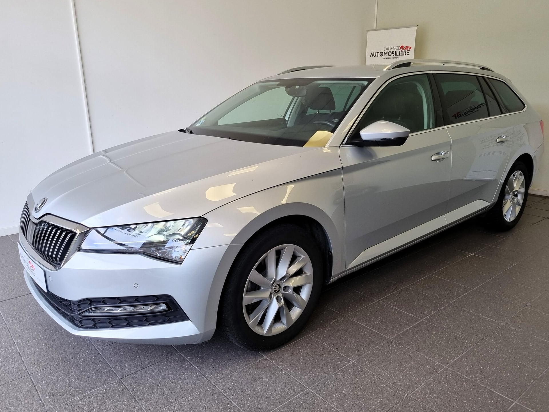 Skoda Superb 2.0 TDI 16V DSG7 150 cv Boîte auto Finition Business — 2