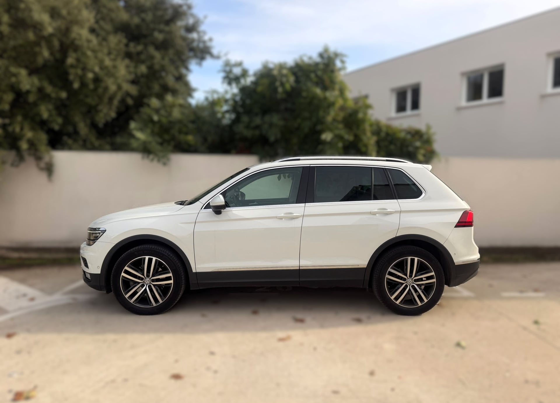 Volkswagen Tiguan 2.0 TSI 190 CARAT 4MOTION DSG BVA — 2