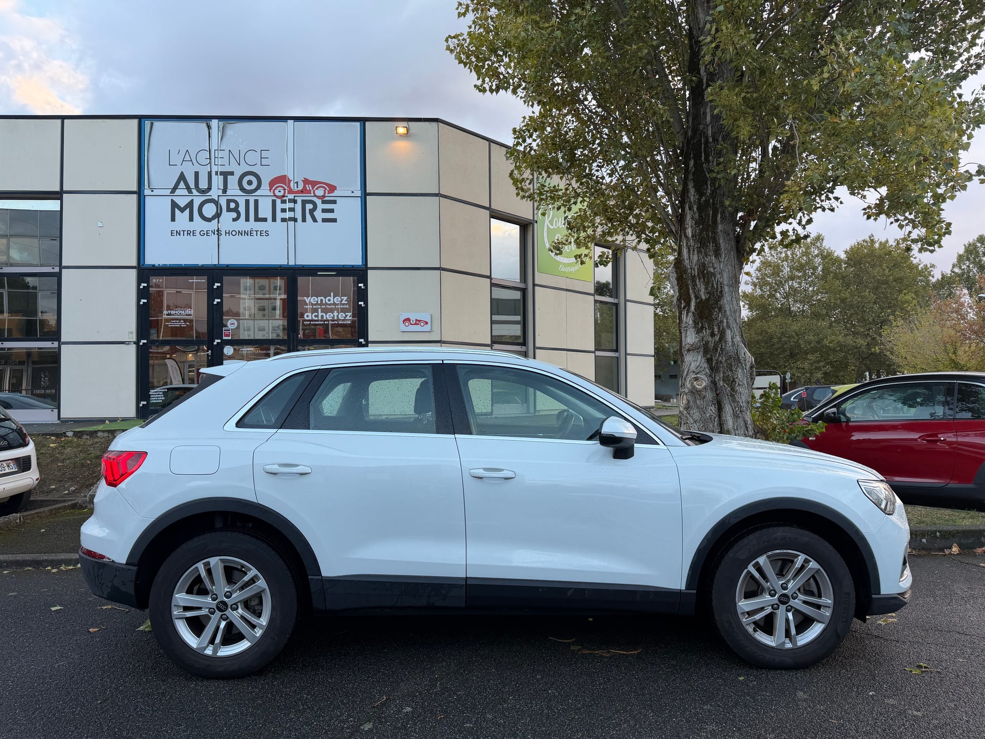 Audi Q3 45 TFSIE / 245cv / Business — 2
