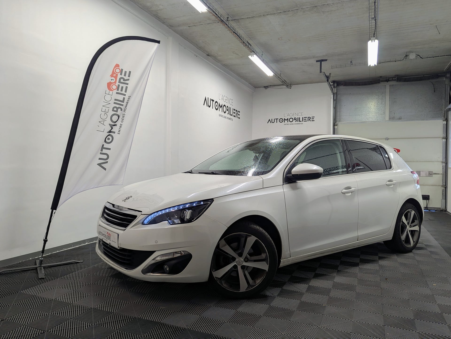 Peugeot 308 1.6 BLUEHDI 120 S&S FELINE