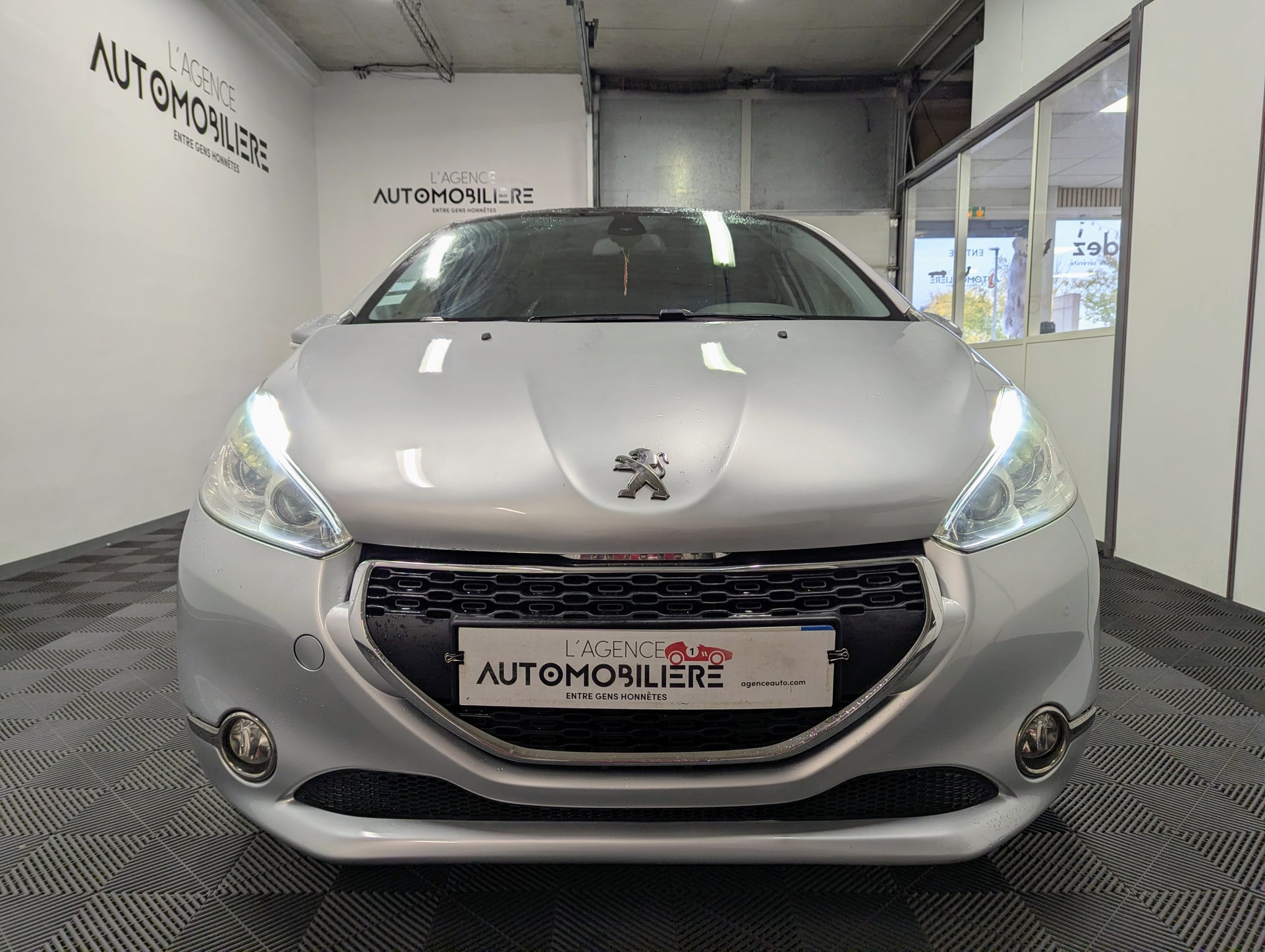 Peugeot 208 1.6 BLUE HDi S&S 120 cv FELINE — 2