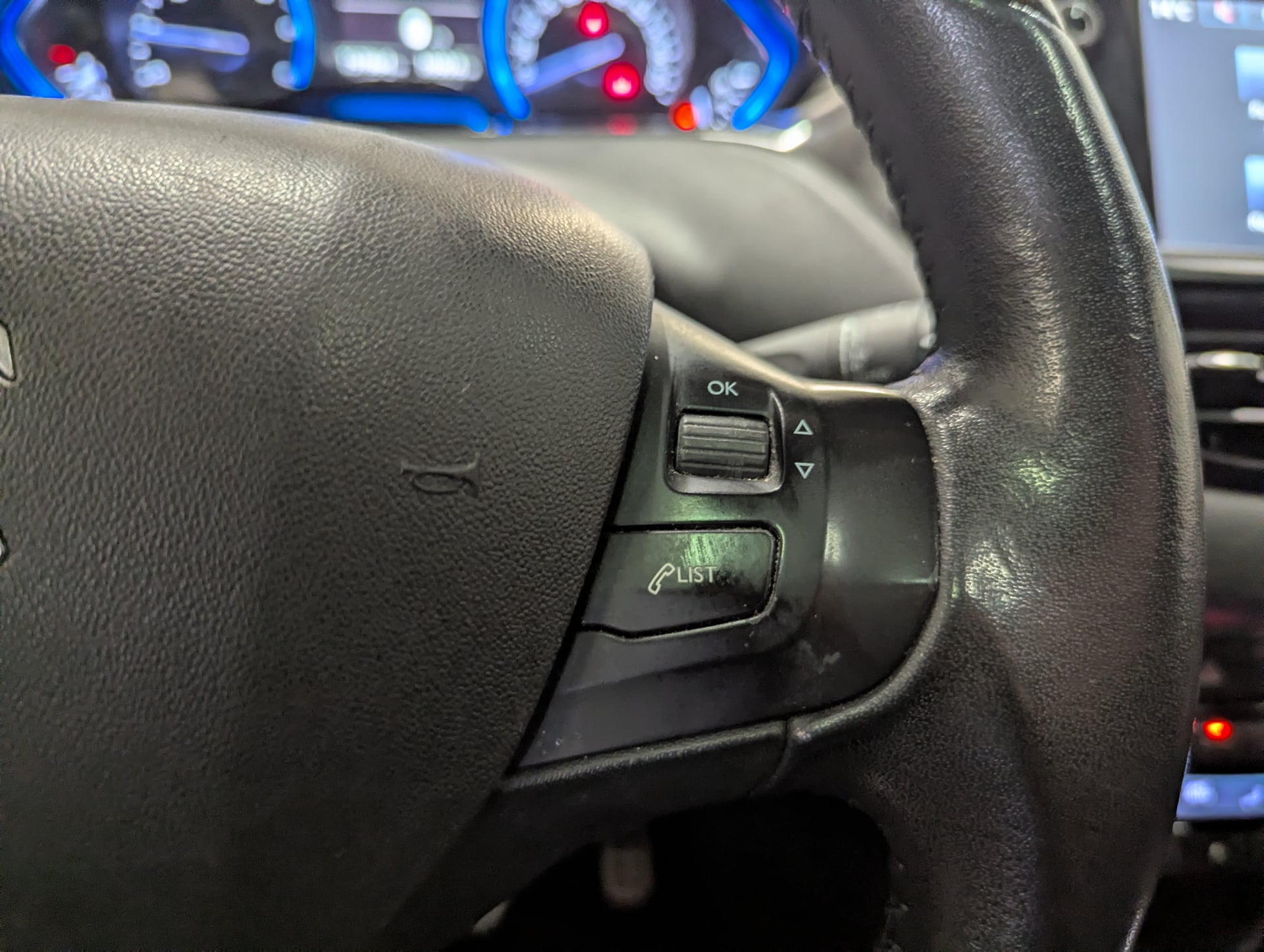 Peugeot 208 1.6 BLUE HDi S&S 120 cv FELINE — 21