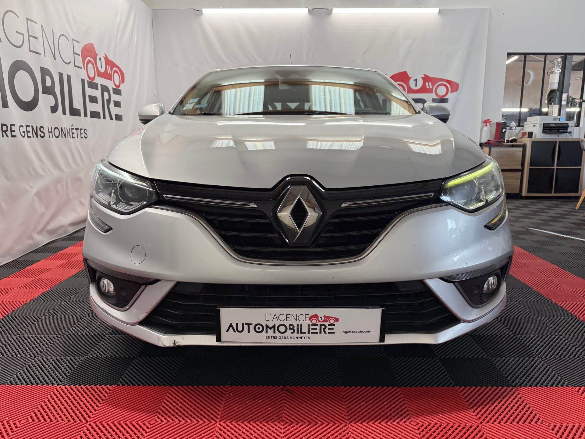 Renault Megane IV BERLINE DCI 110 ENERGY BUSINESS — 2