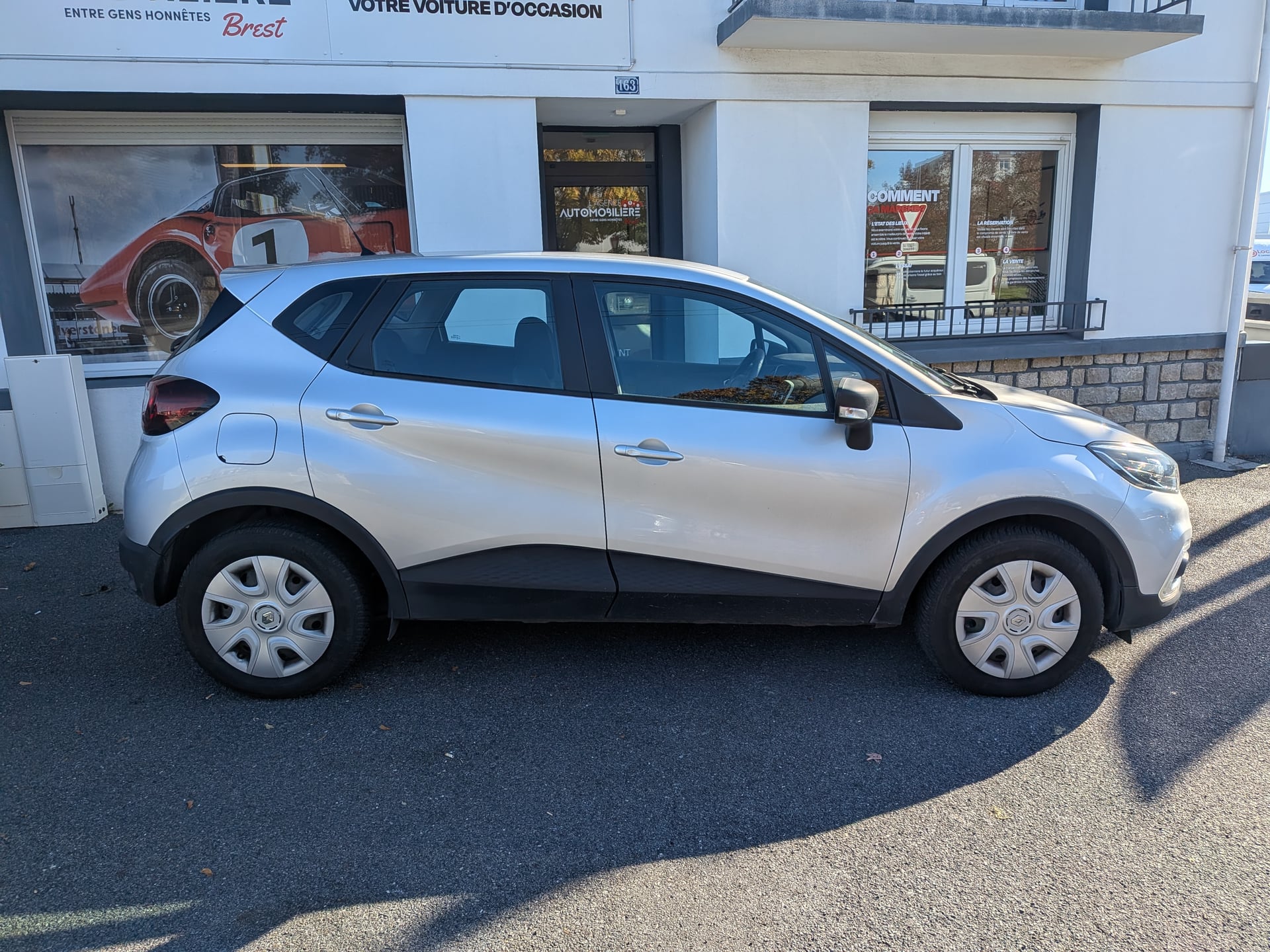 Renault Captur LIFE TCE 90 CH — 2