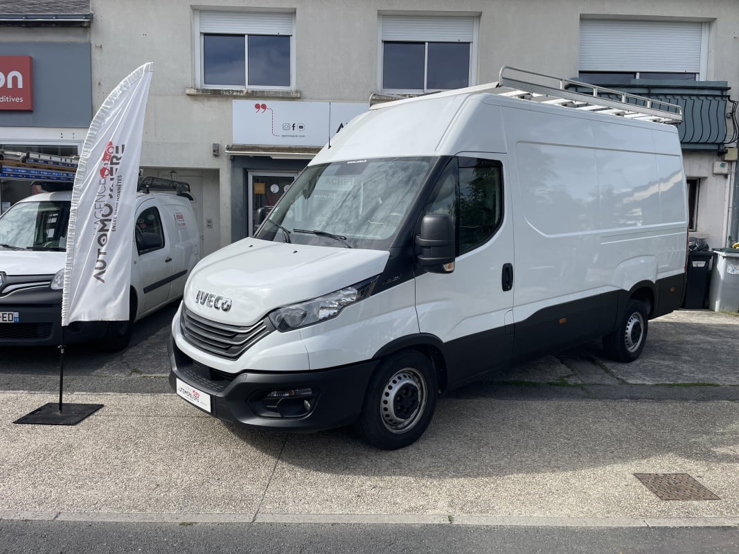 Iveco Daily Fourgon L2H2 35S16 2.3 D 156 cv - Attelage Galerie 1ère main 25 990 € HT — 1