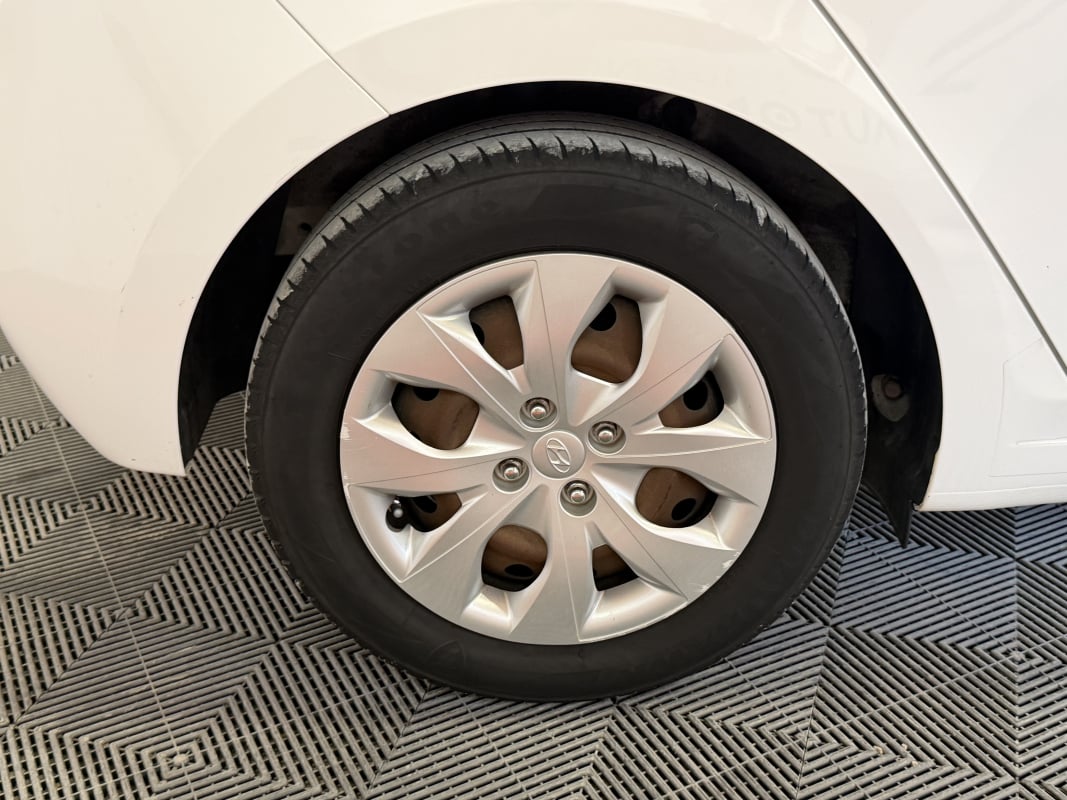 Hyundai i20 1.2 i 16V 84 cv — 25