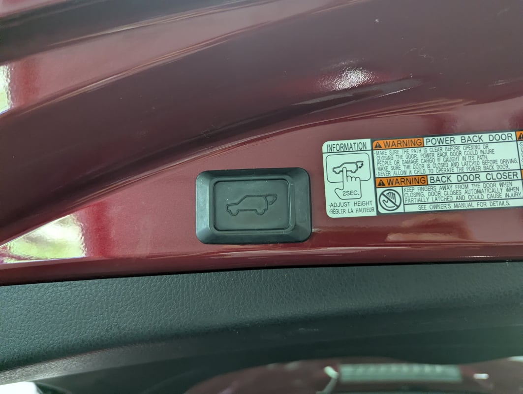 Toyota RAV4 IV (2) HYBRIDE 2WD BLACK EDITION — 30